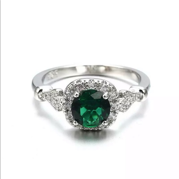 Women’s emerald silver ring - Picture 2 of 5